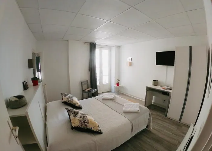 Ξενοδοχείο Le Petit 2*