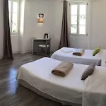 Le Petit מלון 2*