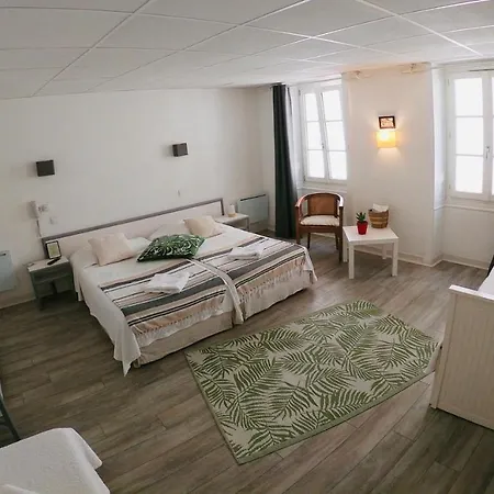 Le Petit Отель Биарриц