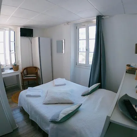 Le Petit Отель Биарриц