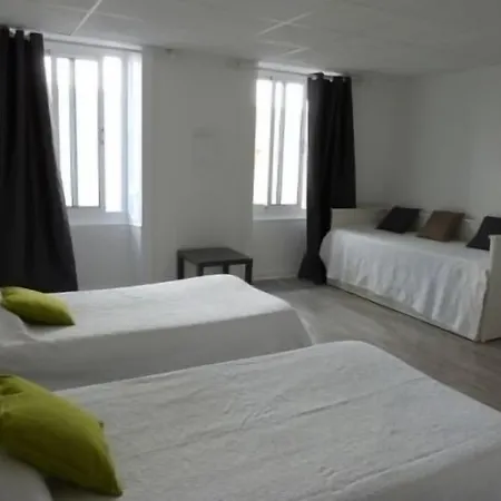 Le Petit Отель Биарриц
