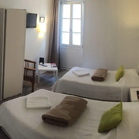 Le Petit Отель Биарриц