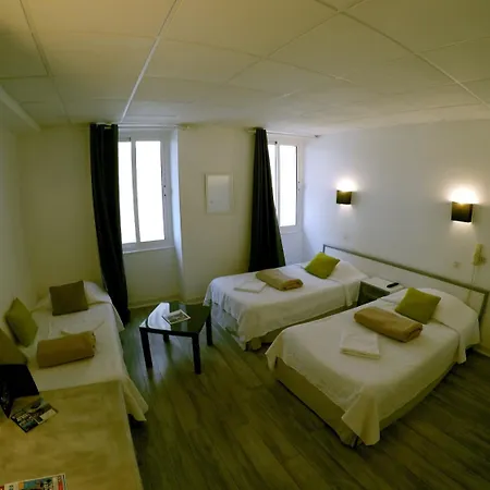 Le Petit Hotel 2*