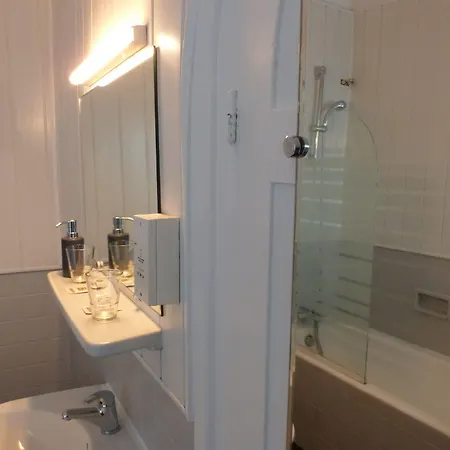 Le Petit Hotel 2*