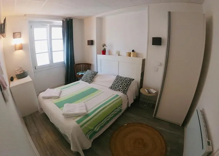 Le Petit 2* Biarritz